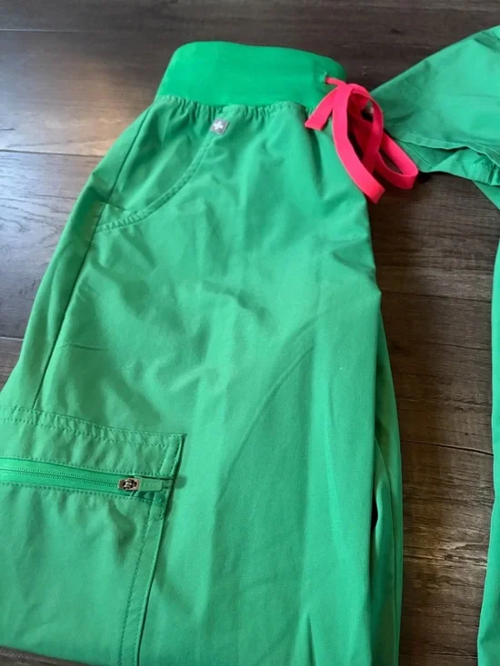 Figs Green Scrub Set with Pink Drawstring - Picture 2 of 8